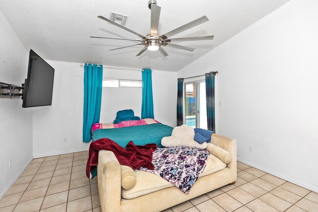 Building Photo - "3-Bedroom, 2-Bathroom Solar Home with a Pool in Mesa Del Sol!"