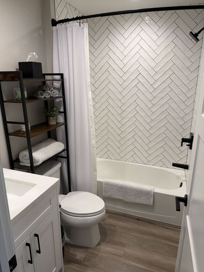 Building Photo - Luxury Living in Fountaingrove Wine Country/ Excellent location with rare views/ Fully upgraded i...