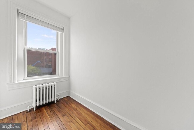Building Photo - 320 6th St NE