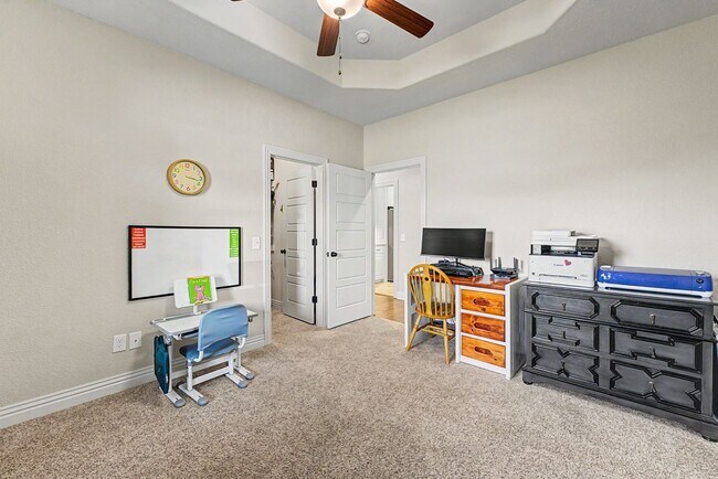 Building Photo - 4 bedroom 2 bath Praire Grove Home! Upgrades Galore!