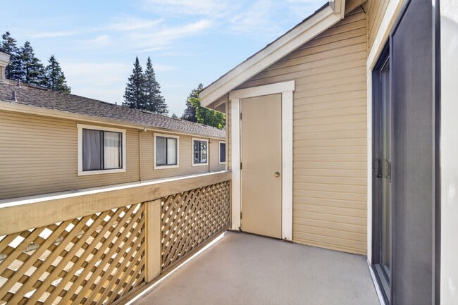 Building Photo - 935 La Mesa Terrace