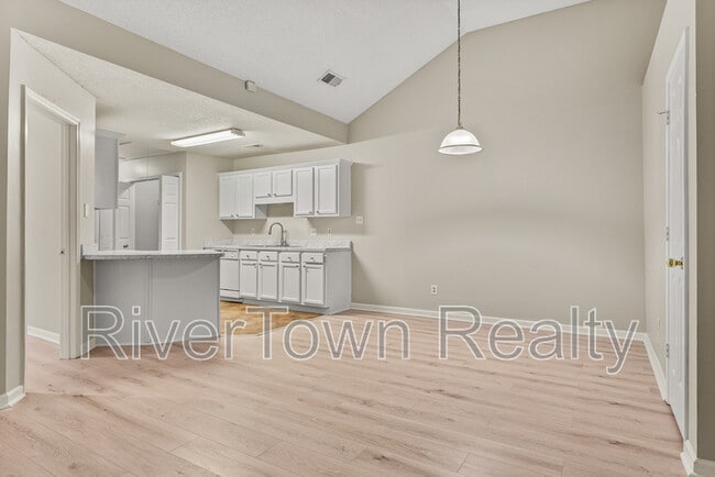 Building Photo - 7016 S Estacada Way