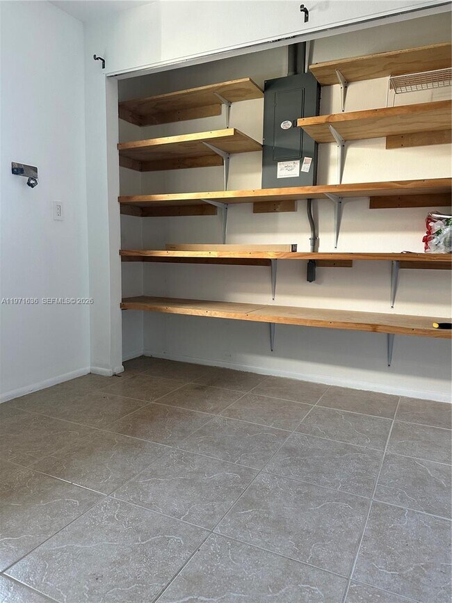 Building Photo - 108 SE Soneto Ct