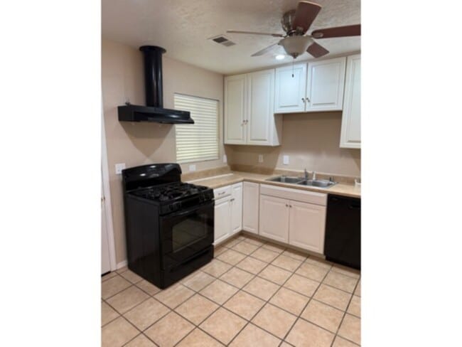 Building Photo - Pennsylvania Place