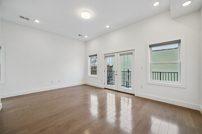 Building Photo - 46 Carlton Ave