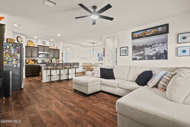 Building Photo - 12597 New Dawn Dr