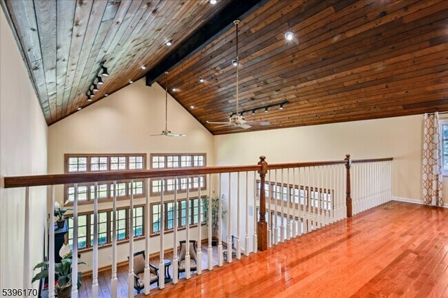 Building Photo - 545 Johnston Dr