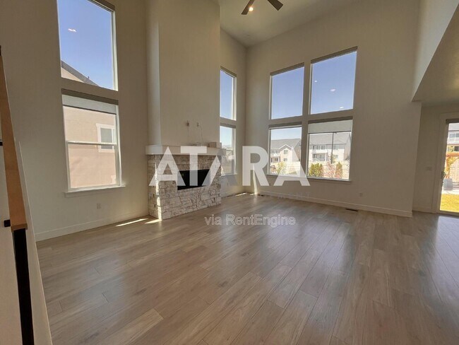 Building Photo - 909 Sagehill Dr