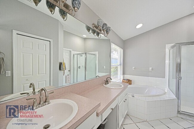 Building Photo - Impeccably Maintained Home in Summerfield Village - Lakewood Ranch!