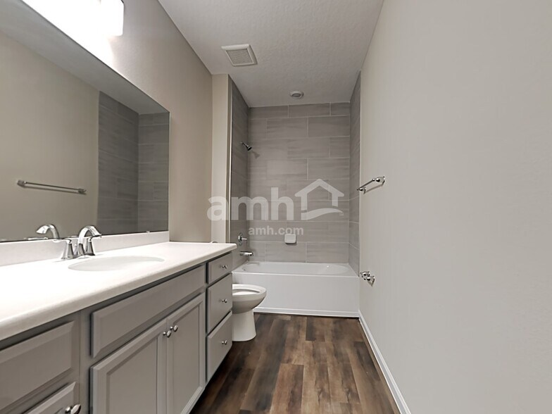 Building Photo - 163 Spruce Point