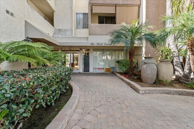 Building Photo - Bright Upper Level Encino Condo with Balcony, Fireplace, and Resort-Style Pool