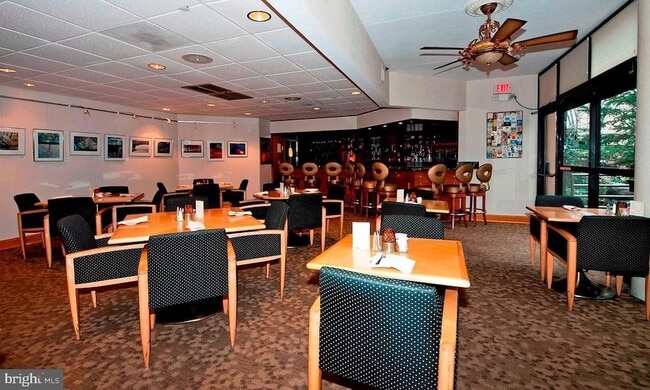 Building Photo - 5902 Mt Eagle Dr