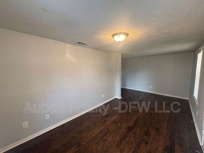 Building Photo - 521 Ruth St