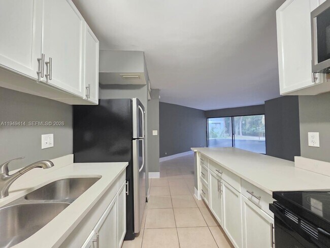 Building Photo - 1880 N Congress Ave