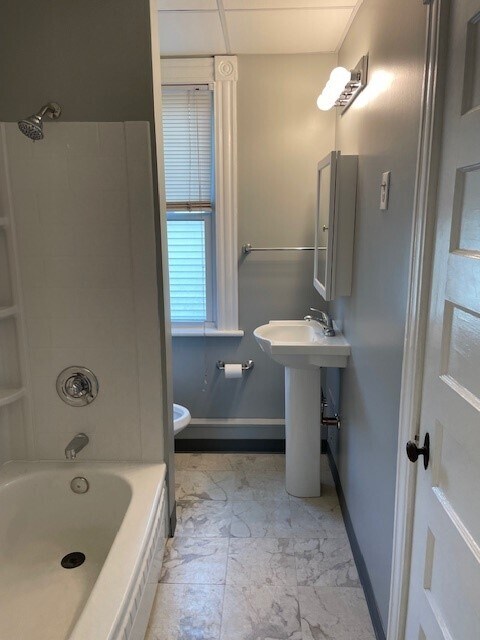 bathroom - 48 Trinity St