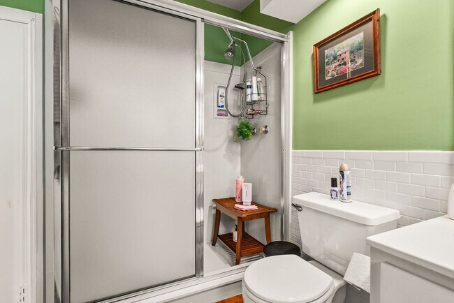 Building Photo - Furnished 3 Bedroom Lakewood Home with Lake View