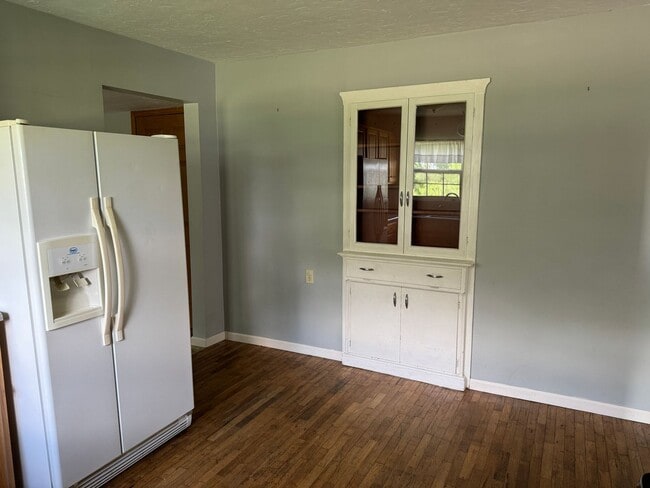 Building Photo - 2590 W Broadway St