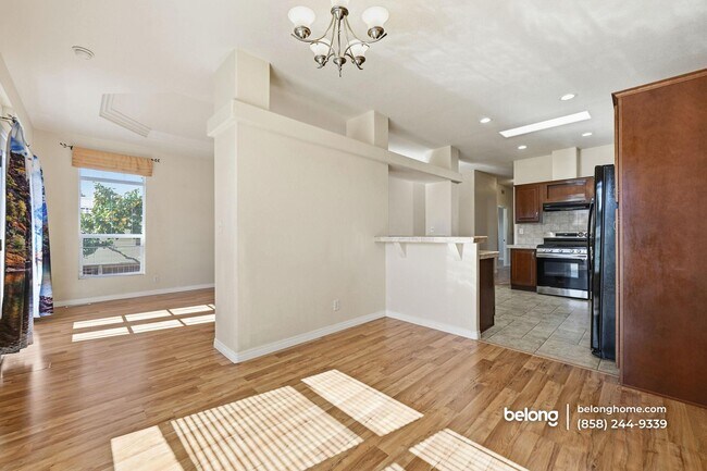 Building Photo - 2700 E Valley Pkwy