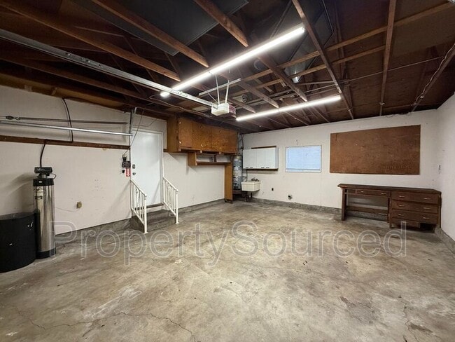 Building Photo - 6138 Greenfield Ln