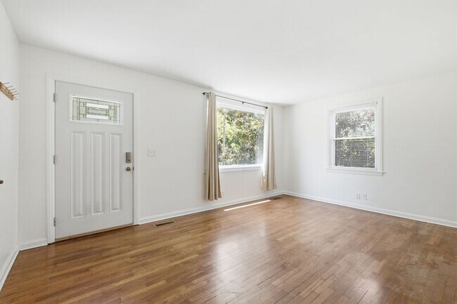 Building Photo - 240 Ridgeway Dr