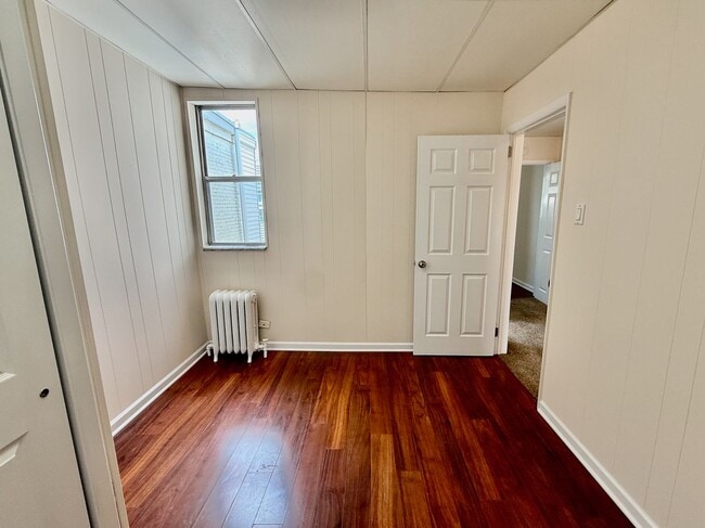 Building Photo - Spacious 3 BR / 1 BA HOUSE in Great South Philly location w/ Hardwood Flooring-Nice Kitchen-Washe...