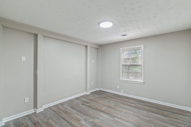 Building Photo - 3040 Woodbine Ave