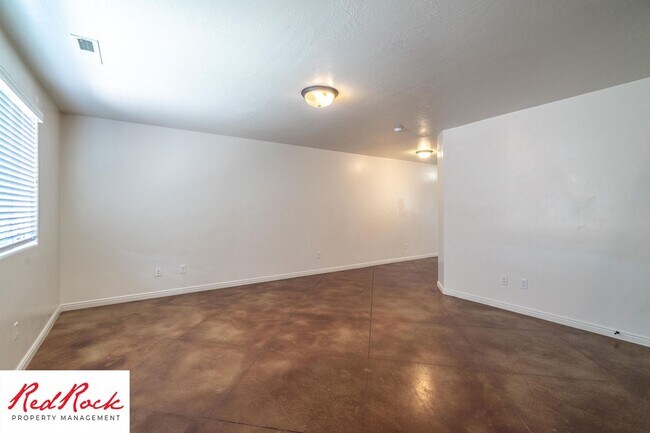 Building Photo - 2801 E 450 N
