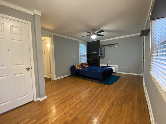 Building Photo - 841 Vedado Way NE