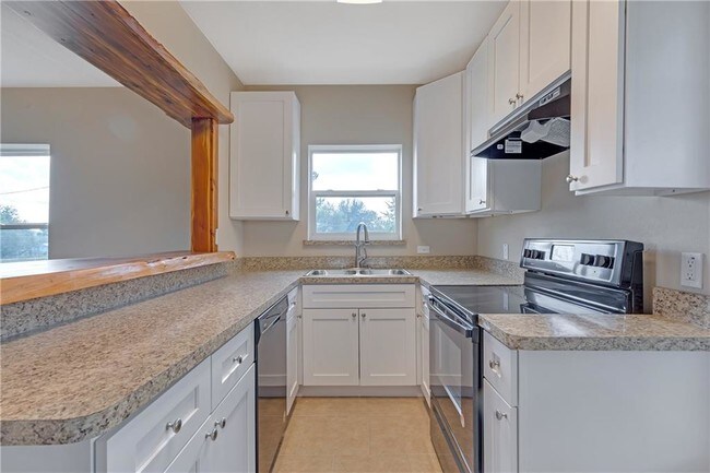 Building Photo - 5753 Blackburn Dr