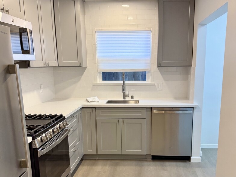 Building Photo - 467 36th St