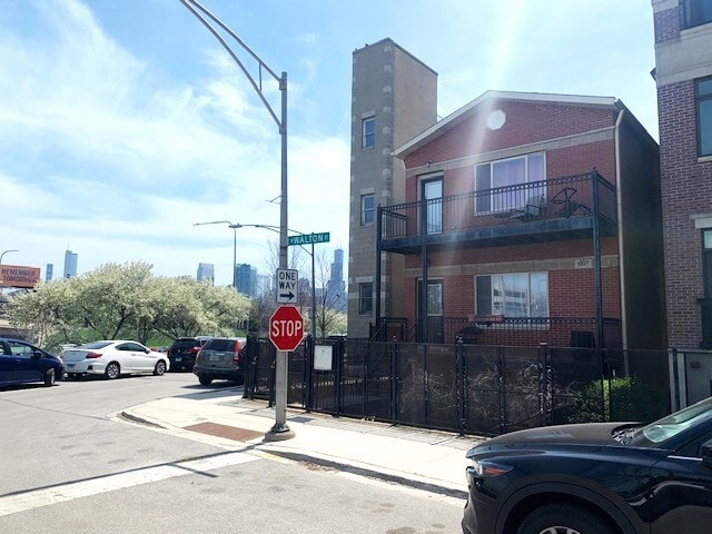 Building Photo - 1327 W Walton St
