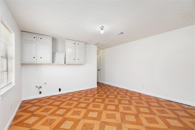 Building Photo - 10707 Glenfield Ct