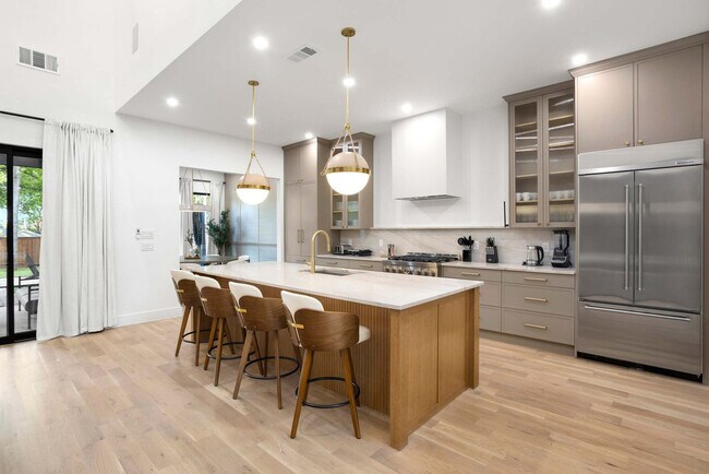 Building Photo - 8922 San Benito Way