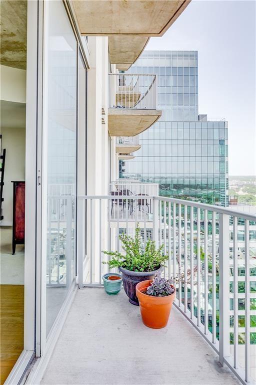 Building Photo - 360 Nueces St
