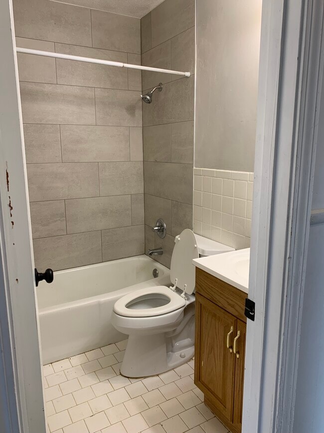 Building Photo - 8082 Ashbrook Dr