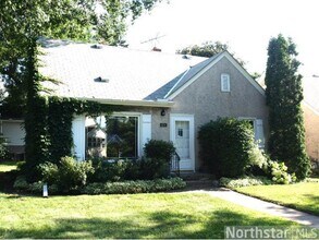 Building Photo - Beautiful 3 Bedroom Home in St.Paul!