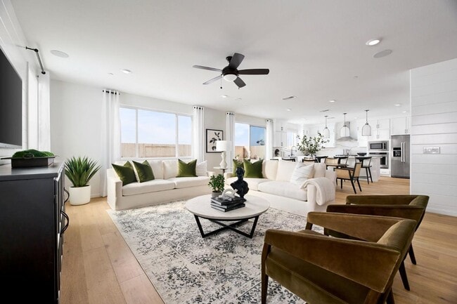 Building Photo - SOLAR HOME – 4 Bed / 3 Bath + Loft | 2,800 Sq Ft  SEE VIDEO