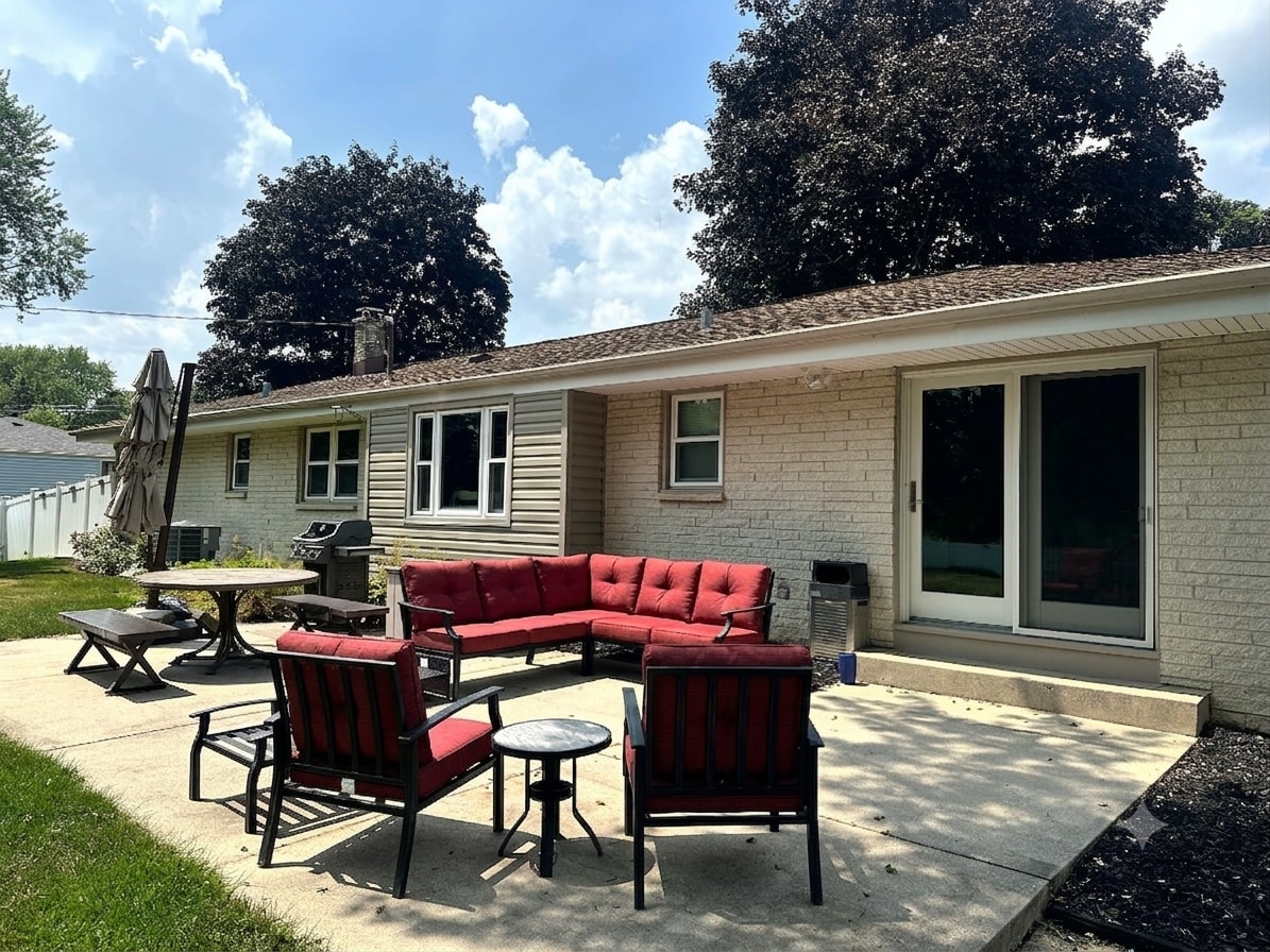 Relaxing Patio - 5322 S Menard Dr