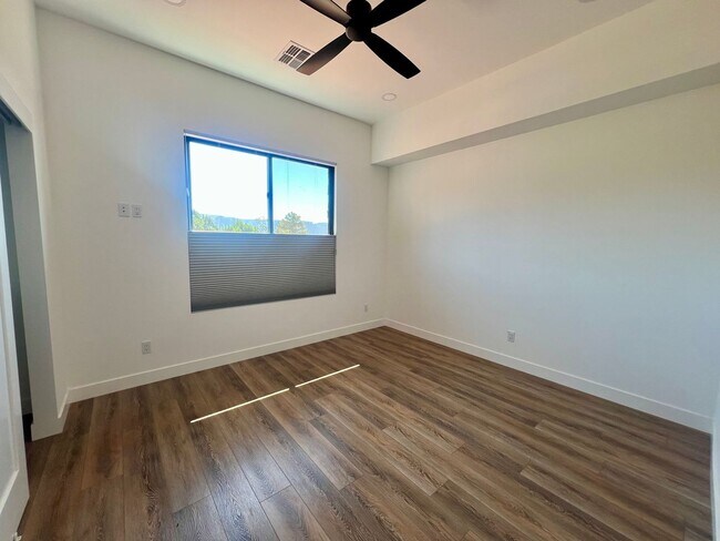 Building Photo - 485 Windsong Dr