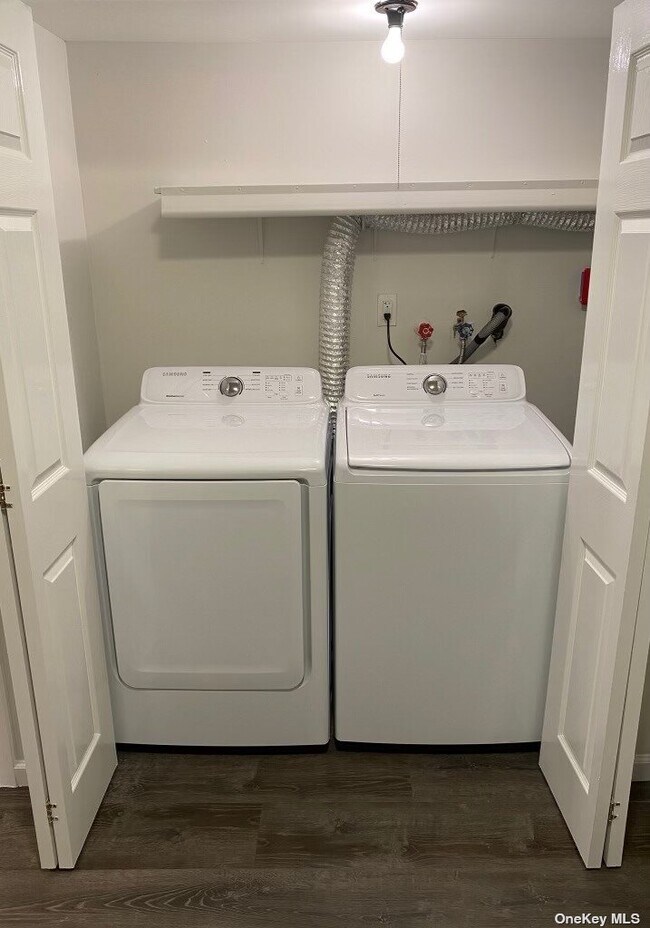 Building Photo - 232 Springmeadow Dr