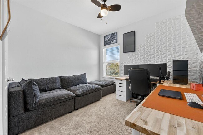 Building Photo - 2206 Hermia St