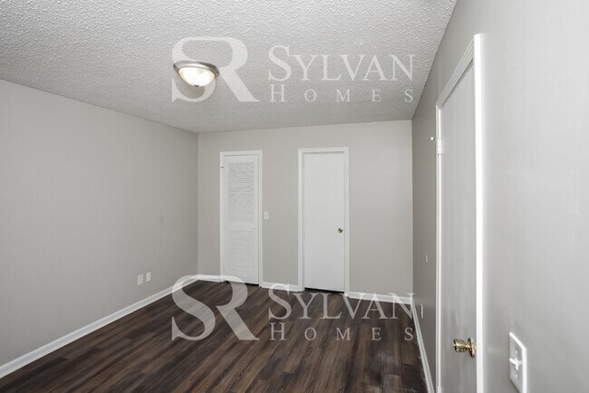 Building Photo - Carve Out a Great Life Here!