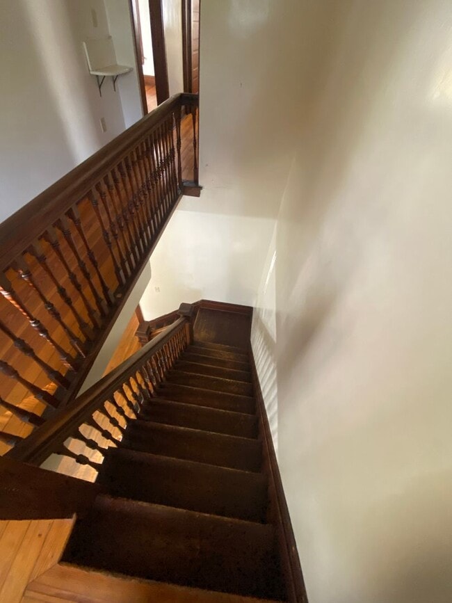 Building Photo - Charming 4-Bedroom Historic Home Near Down...