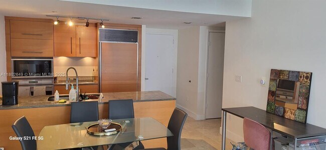 Building Photo - 475 Brickell Ave