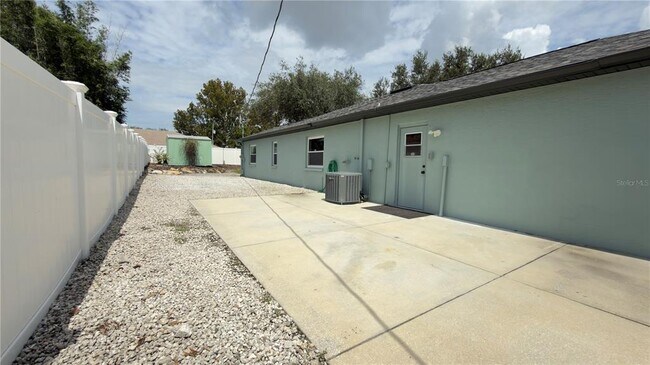 Building Photo - 2469 Lackland Ave