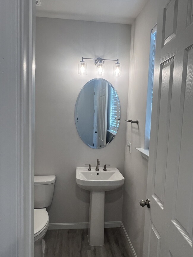 Building Photo - Spacious 3-Bedroom Rental in Sought-After ...