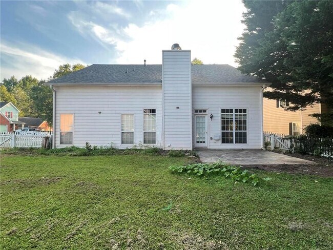 Building Photo - 665 Peachtree Trails Dr