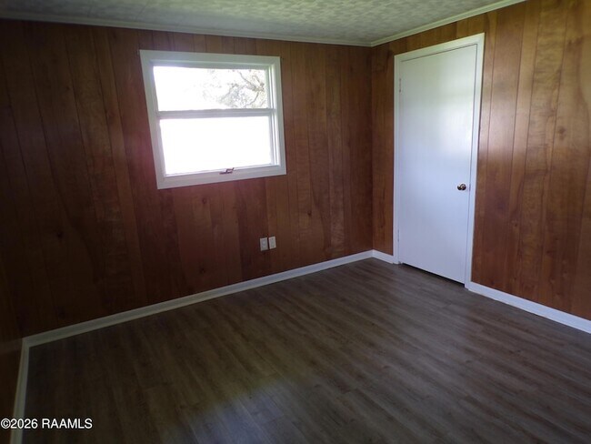 Building Photo - 208 Thoroughbred Dr