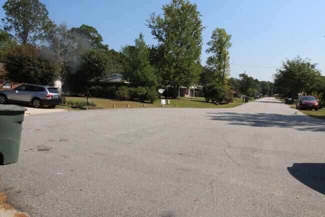 Building Photo - 174 Sequoia Cir