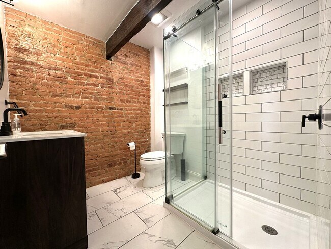 Building Photo - Stunning 4-Bedroom Townhome in the Heart of Fishtown! Available NOW!